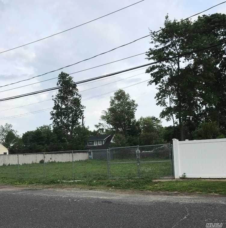 Storey Avenue - Photo 1