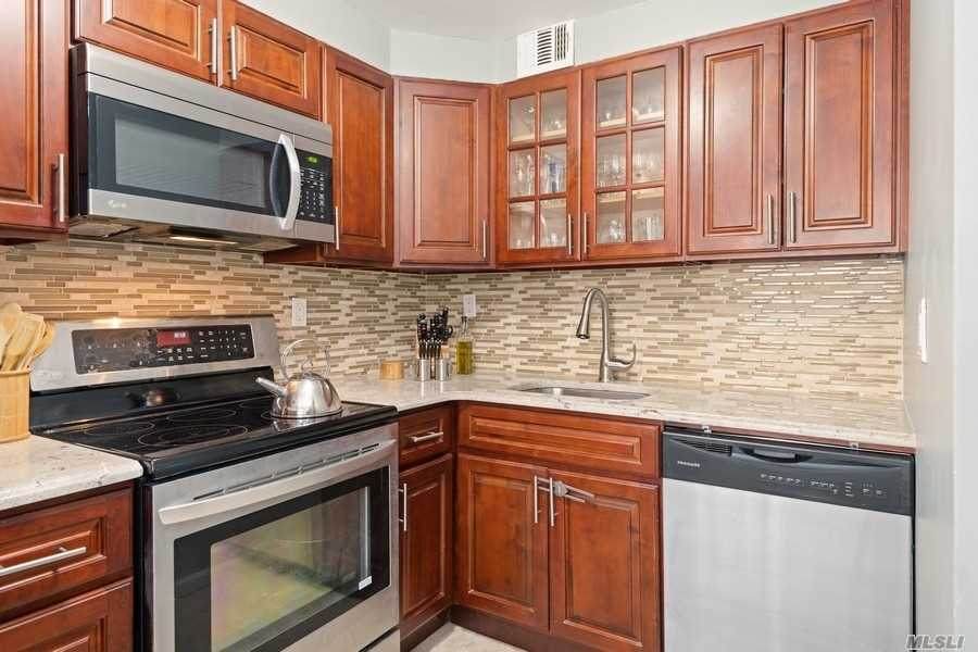 166-10 Powells Cove Boulevard - Photo 1