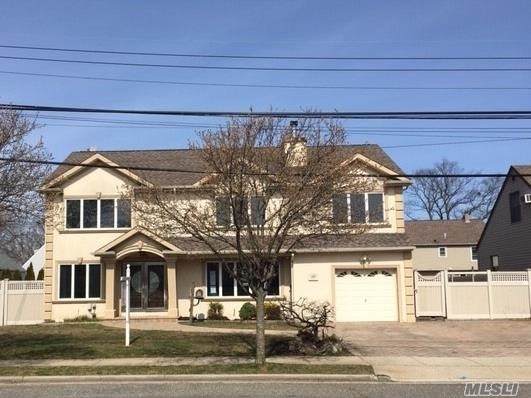 255 Kings Ave - Photo 1