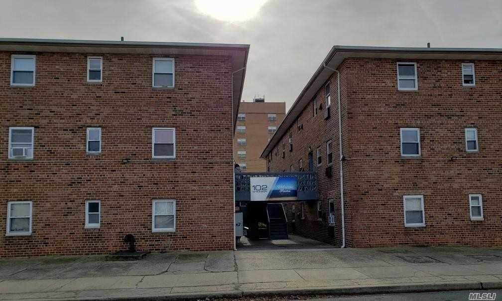 102 Hudson Street - Photo 1