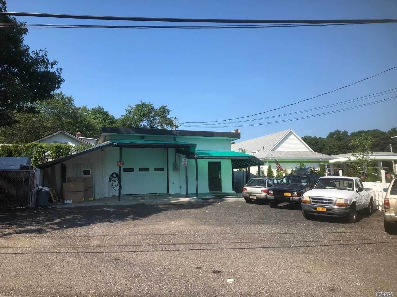 318 Smithtown Blvd - Photo 1