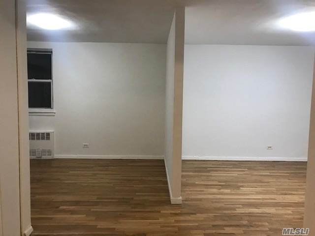 142-27 Barclay Ave - Photo 1