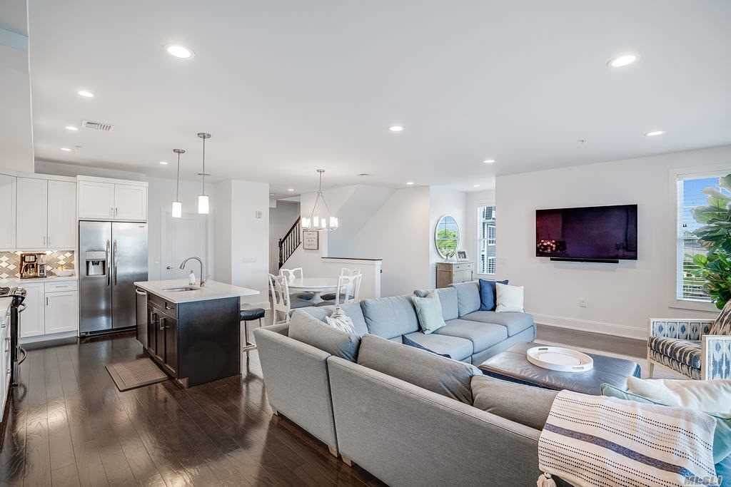 312 Marina Pointe Drive - Photo 1