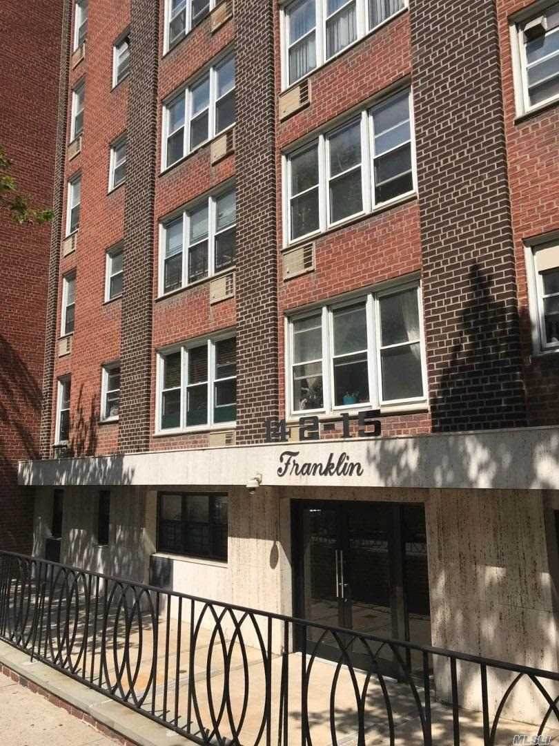 142-15 Franklin Avenue - Photo 1