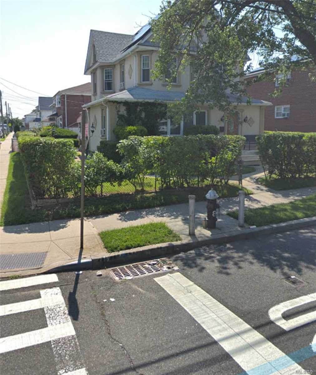 246-18 139th Avenue - Photo 1