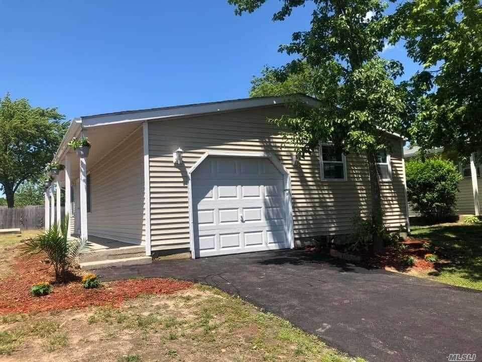 44 Village Circle - Photo 1