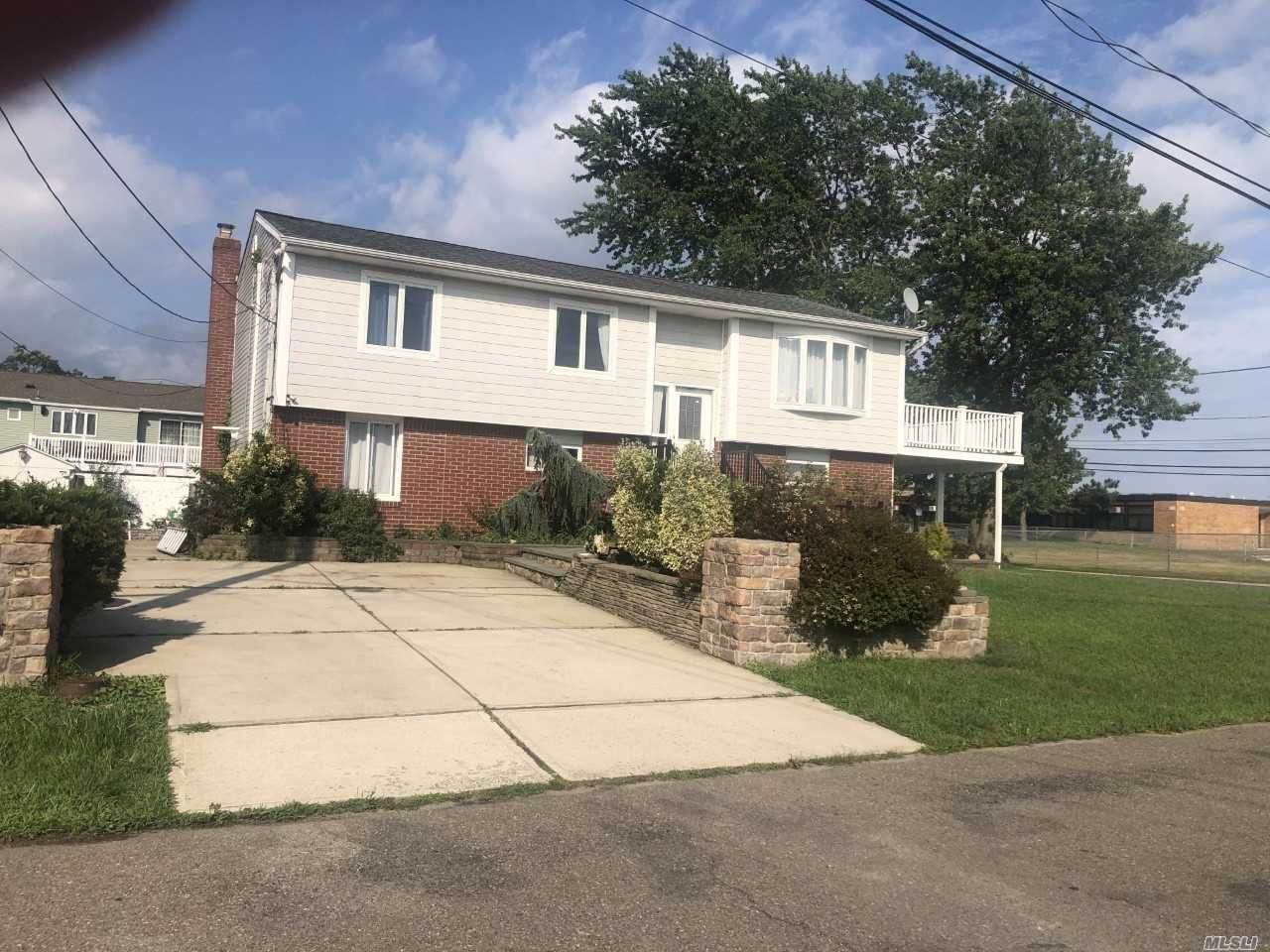 360 Wyona Avenue - Photo 1