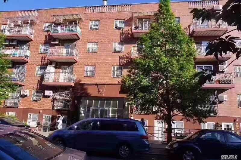 132-36 Pople Avenue - Photo 1