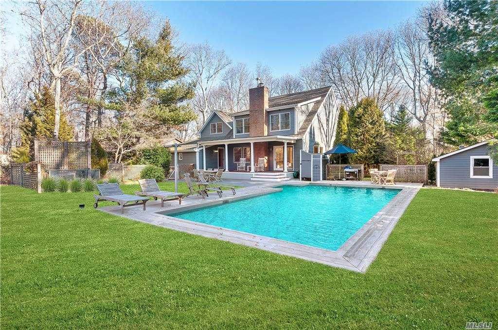 121 Montauk Boulevard - Photo 1