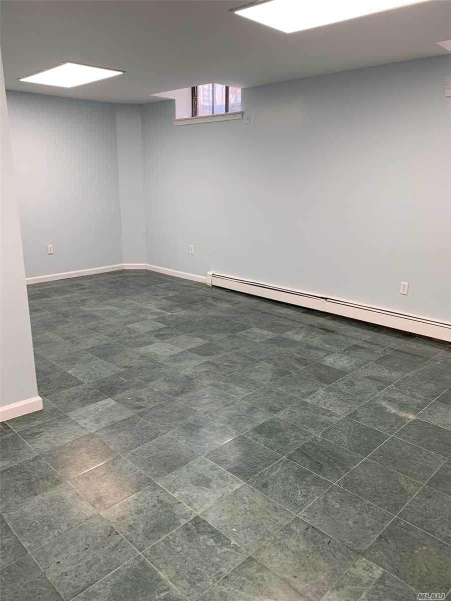 132-18 Avery Avenue - Photo 1