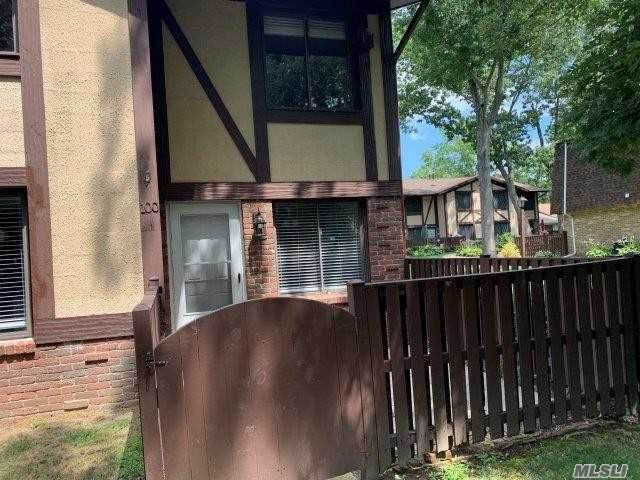 100 Glen Hollow Drive - Photo 1