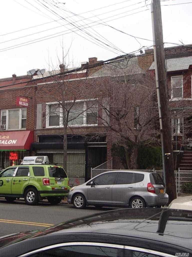 28-13 Ditmars Boulevard - Photo 1