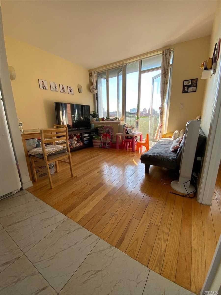 136-21 Latimer Place - Photo 1