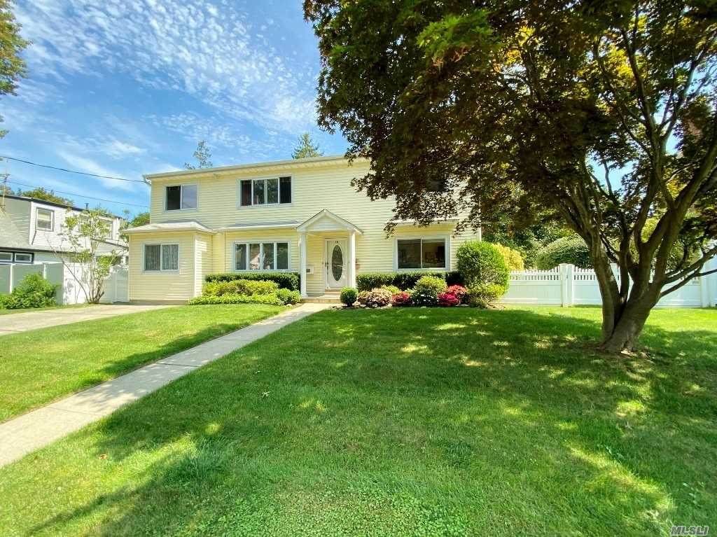 18 Radcliff Boulevard - Photo 1