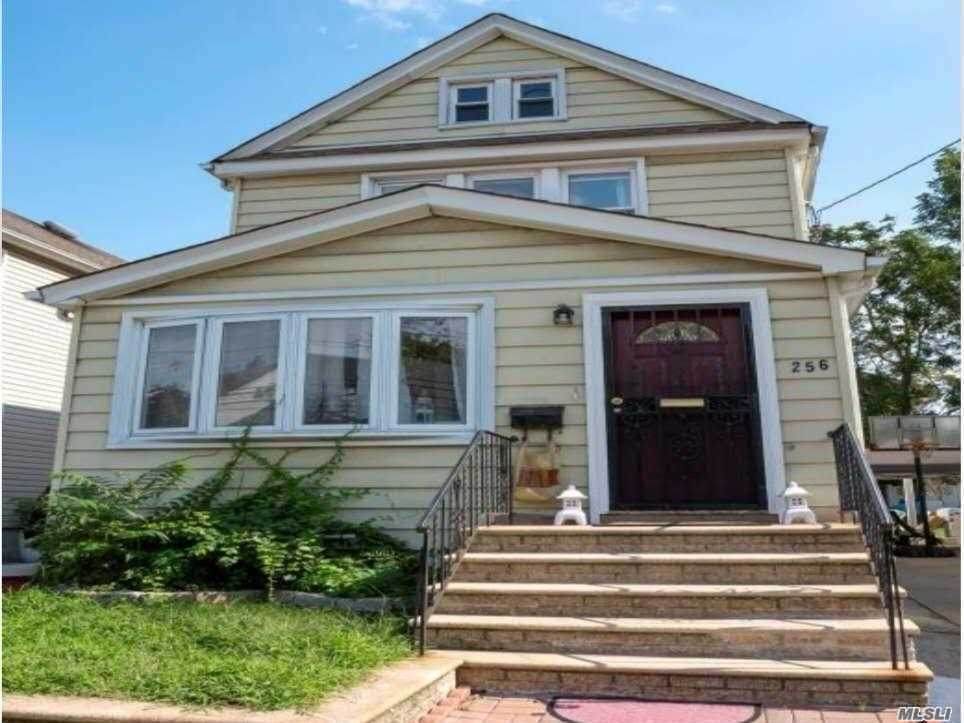 256 Bedford Ave - Photo 1