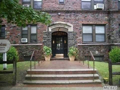 141 Woodmere Boulevard - Photo 1
