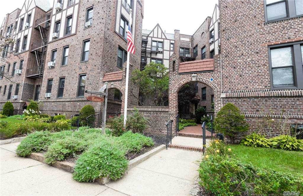 12 Hempstead Avenue - Photo 1