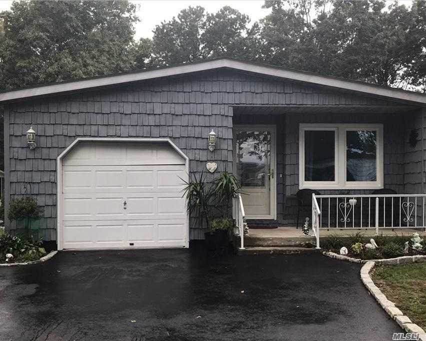 181 Village Circle W - Photo 1