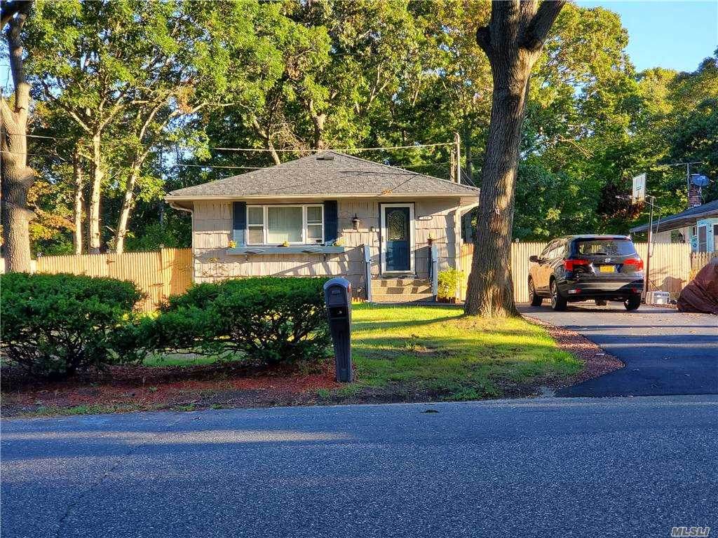 129 Shinnecock Avenue - Photo 1