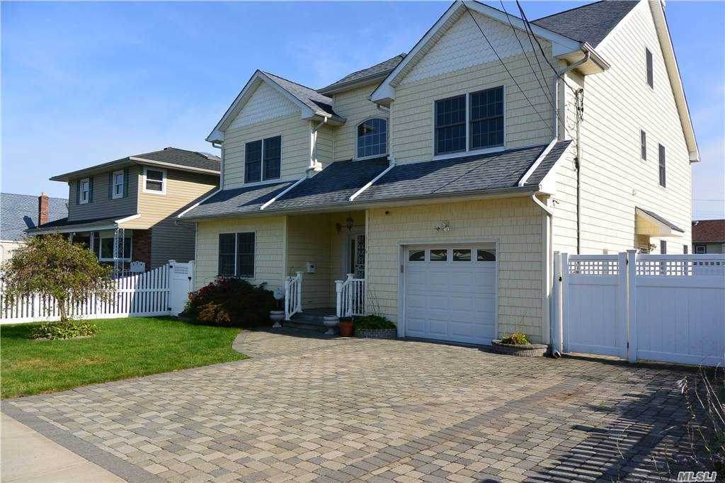 1116 Steele Boulevard - Photo 1