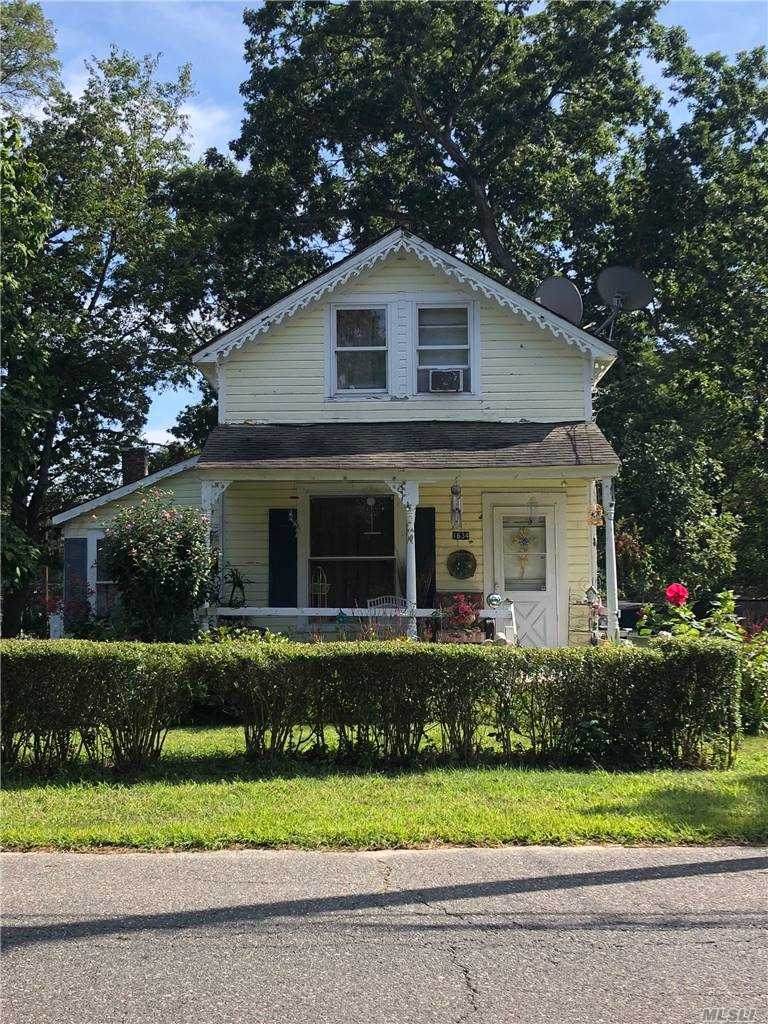 1634 Railroad Ave - Photo 1