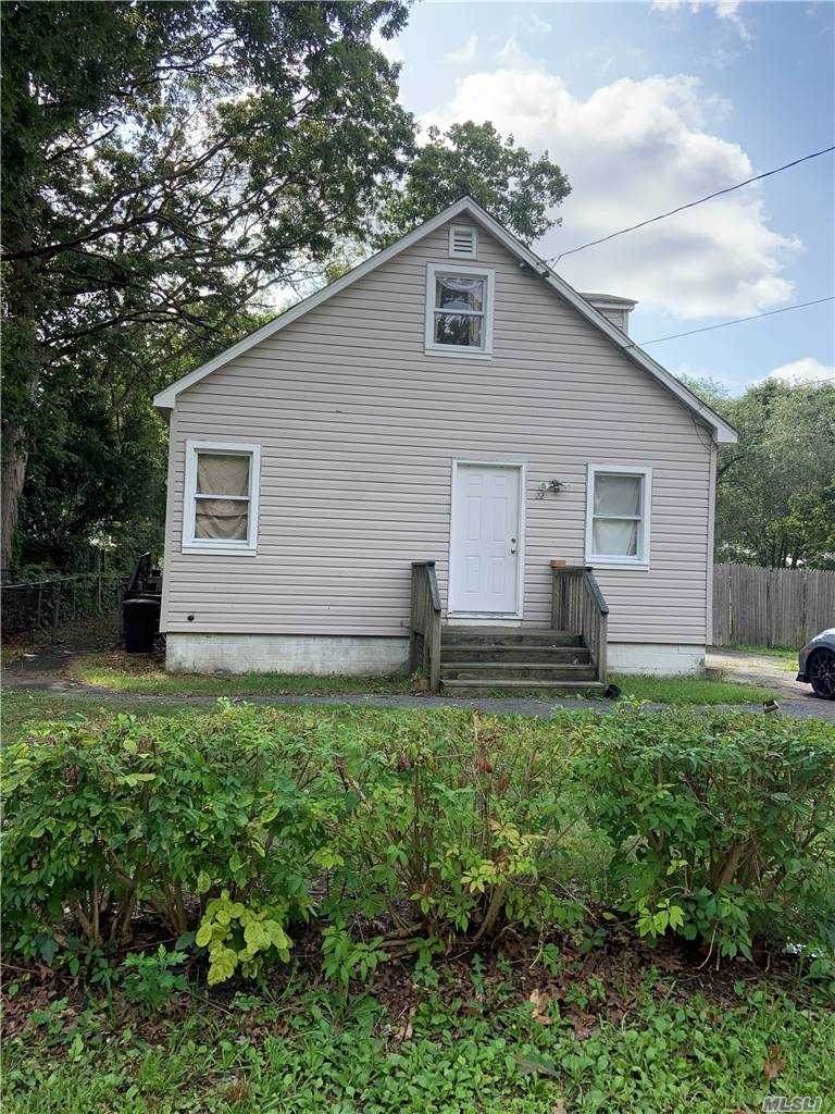 22 Patchogue Avenue - Photo 1