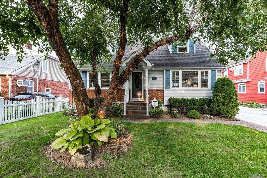 1989 Bergen St - Photo 1