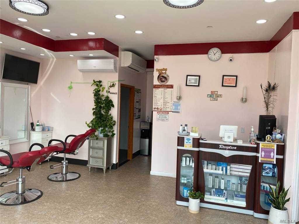 84-05 Queens Boulevard - Photo 1