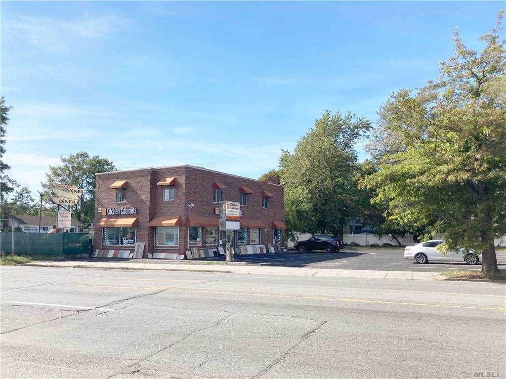 869 Old Country Road - Photo 1