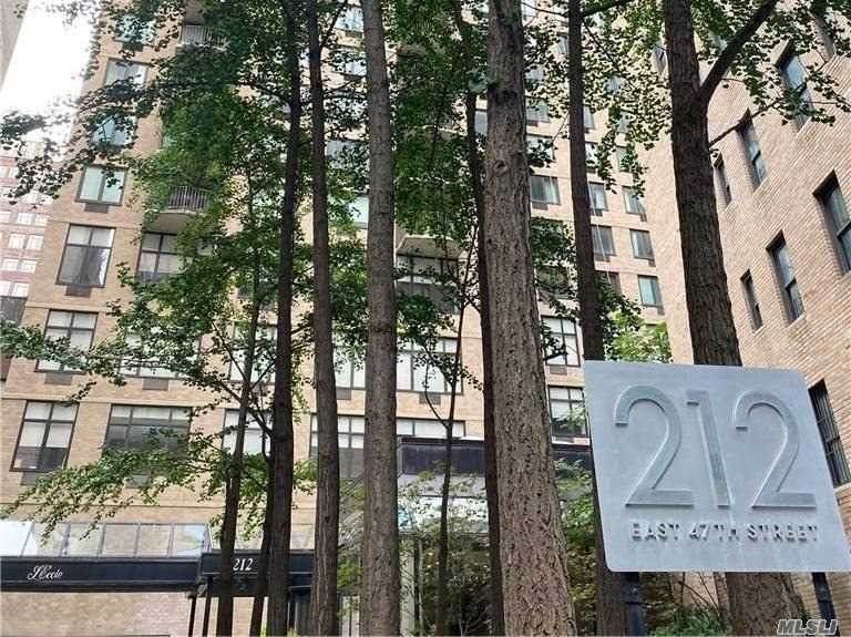 212 47 Street - Photo 1