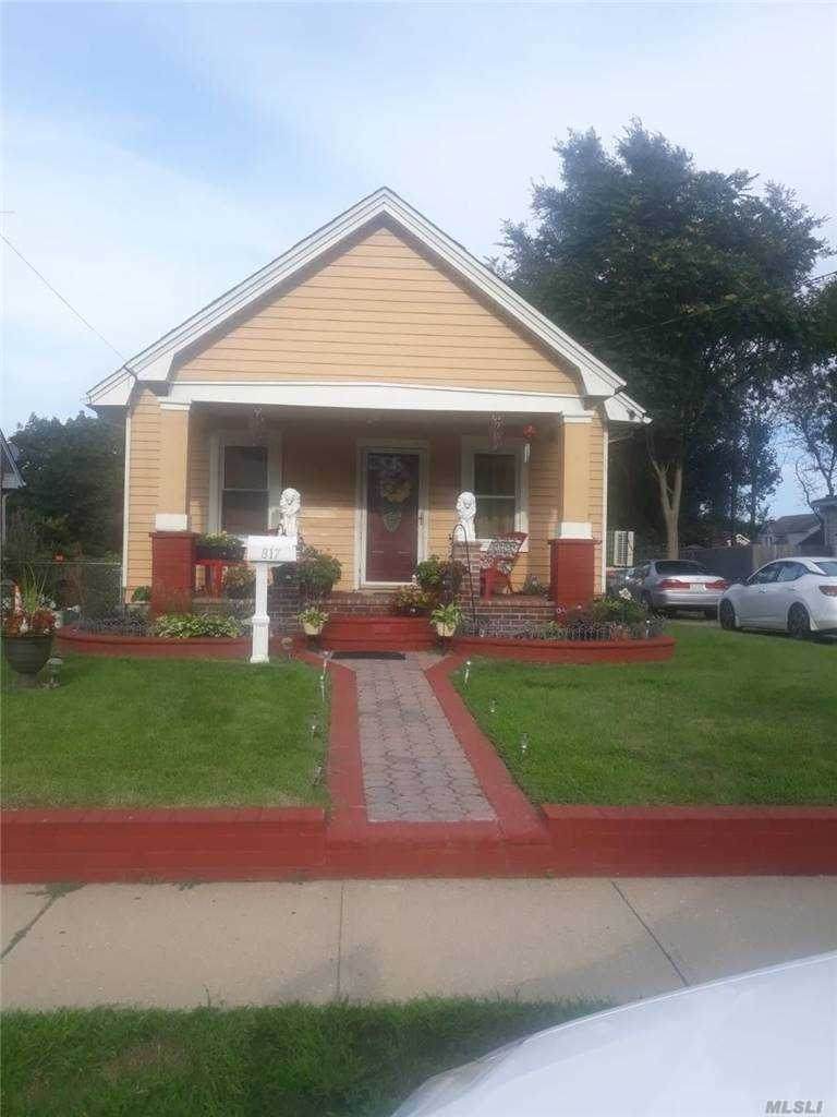 817 Davis Avenue - Photo 1