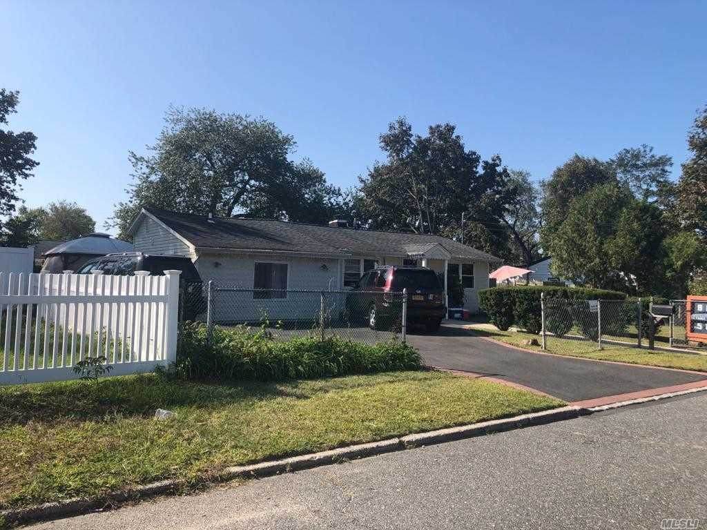 22 Nicoll Avenue - Photo 1