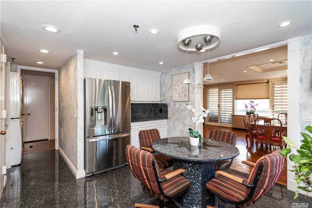 100 Hilton Avenue - Photo 1