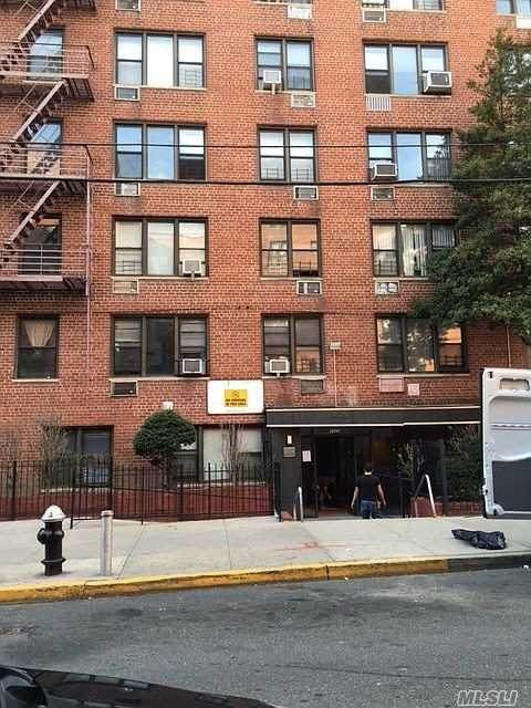 83-25 Vietor Avenue - Photo 1