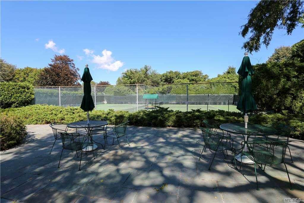 520 Hampton Road - Photo 1