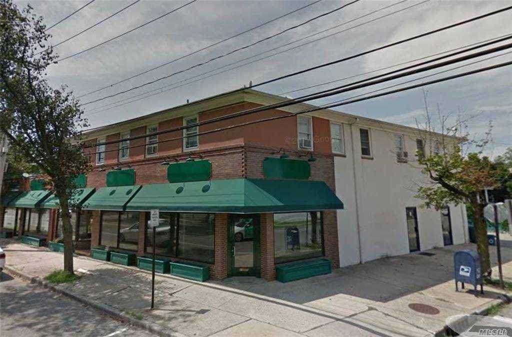 103-109 Manorhaven Boulevard - Photo 1