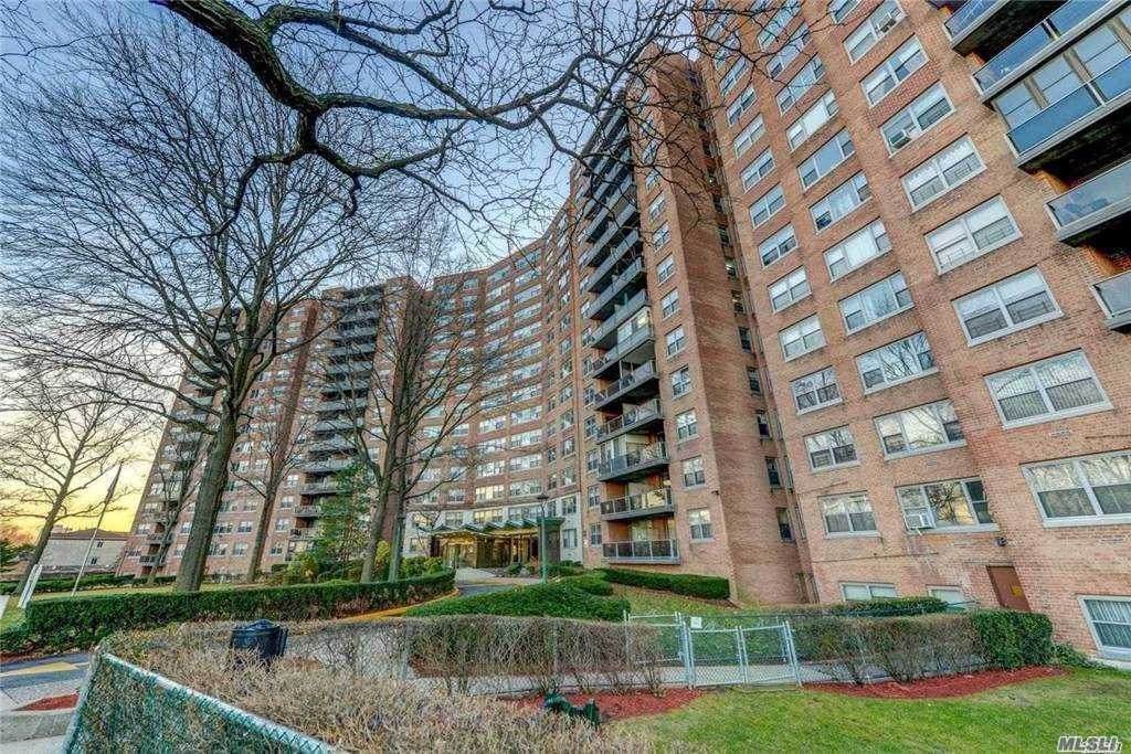 61-20 Grand Centrl Parkway - Photo 1