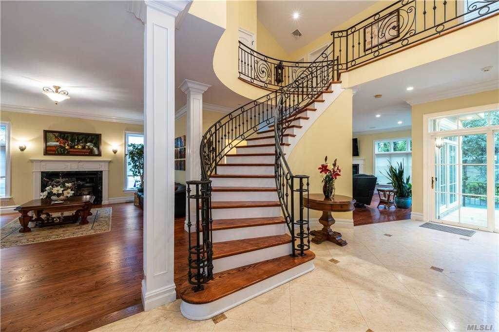 83 Ithaca Avenue - Photo 1