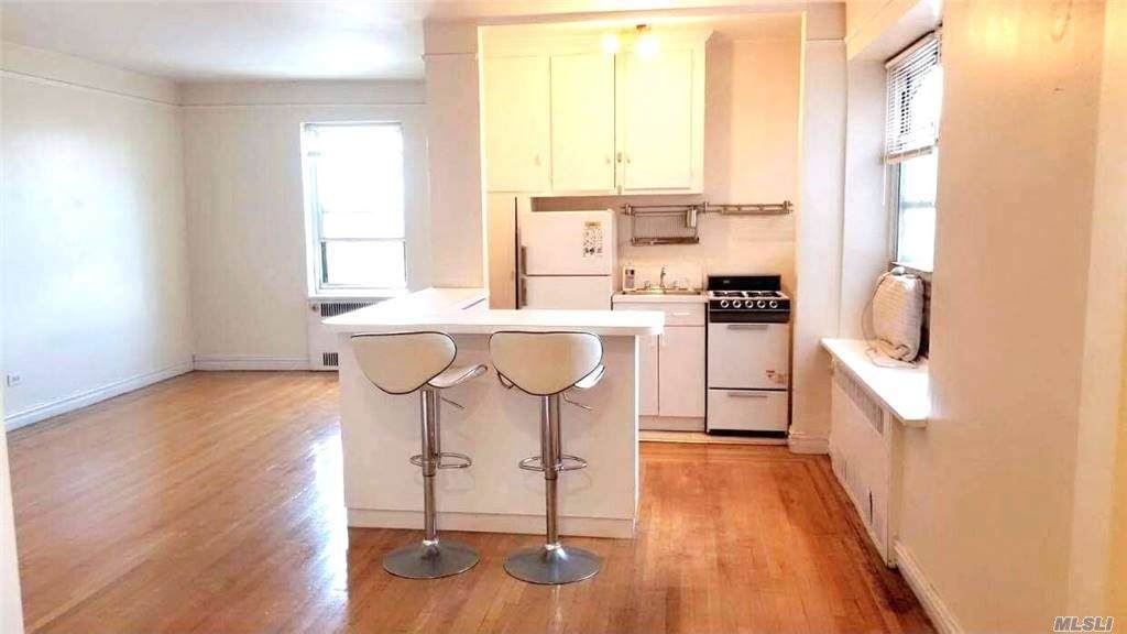 61-41 Saunders Street - Photo 1