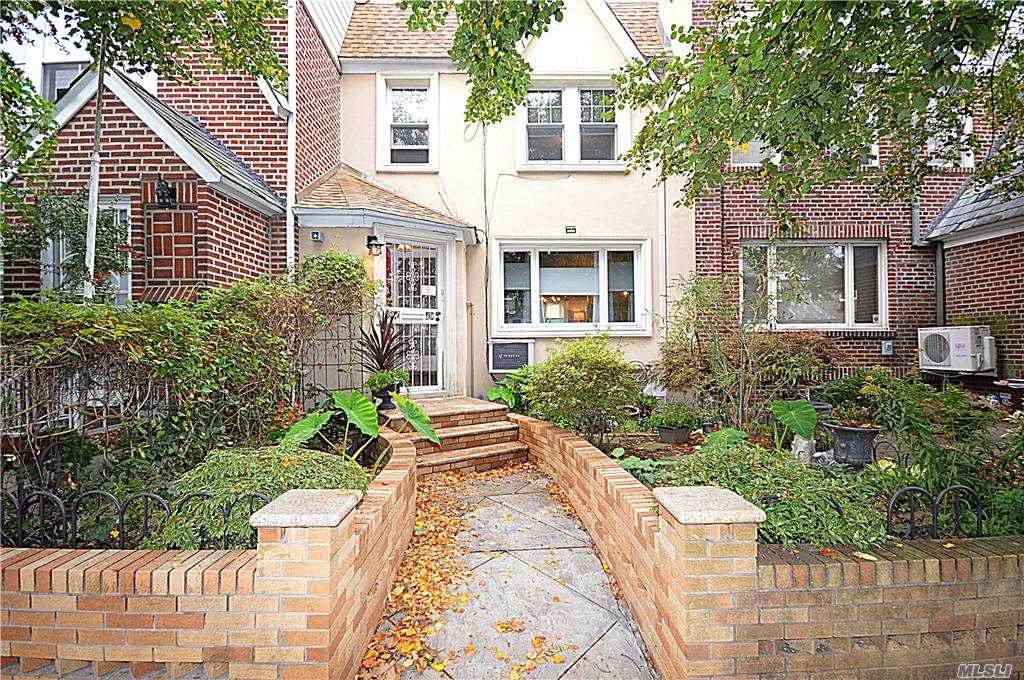 83-29 Penelope Avenue - Photo 1