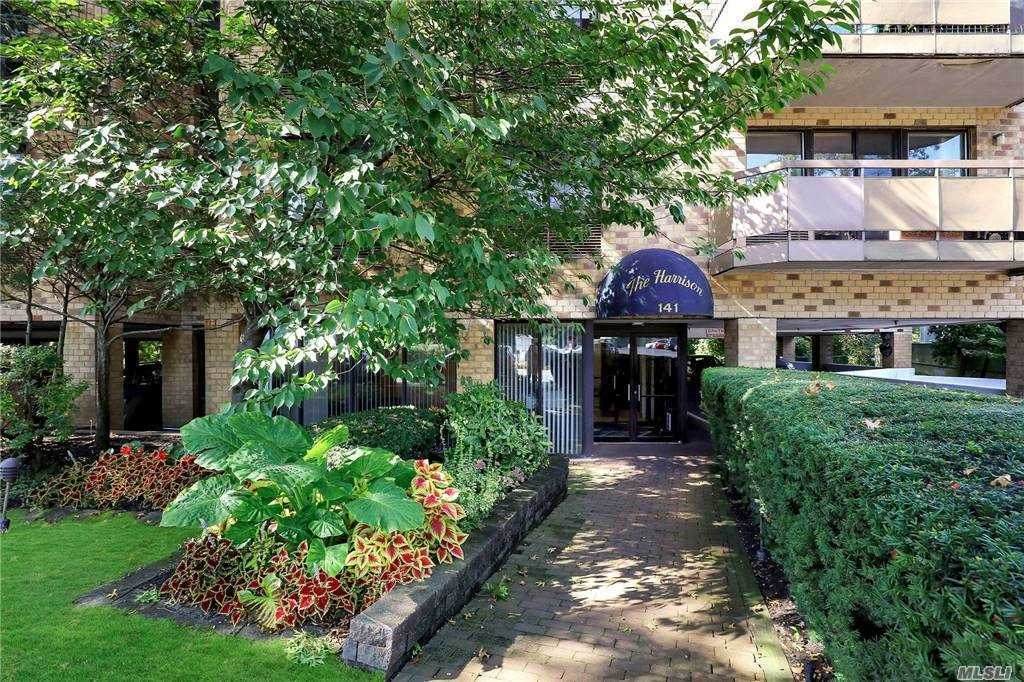 141 Great Neck Road - Photo 1