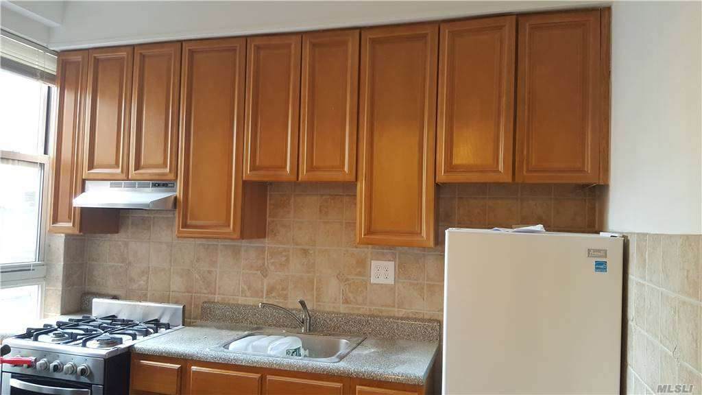 33-14 31 Avenue - Photo 1