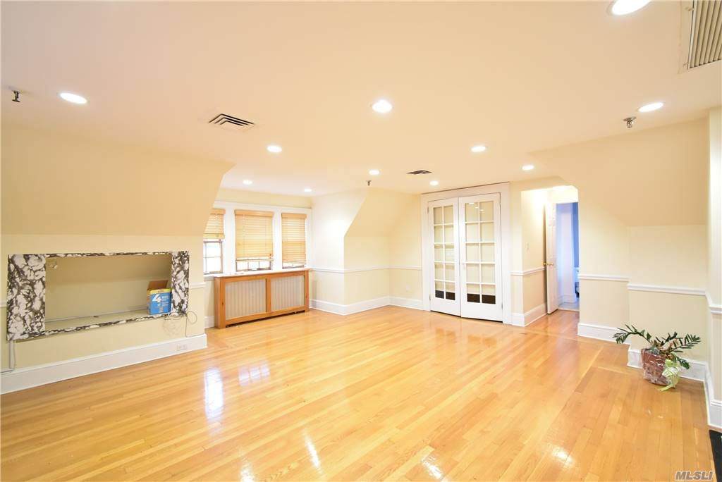 8 Bond Street - Photo 1