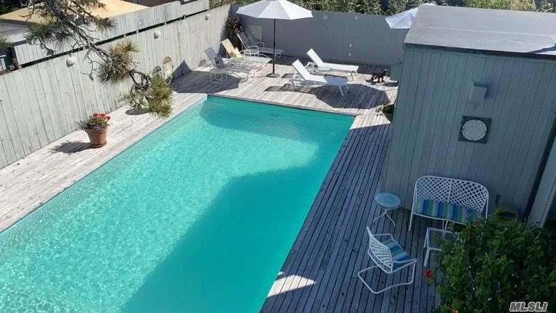584 Seaview Walk - Photo 1
