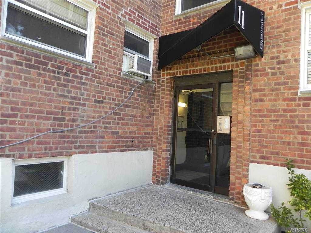 11 Schenck Avenue - Photo 1