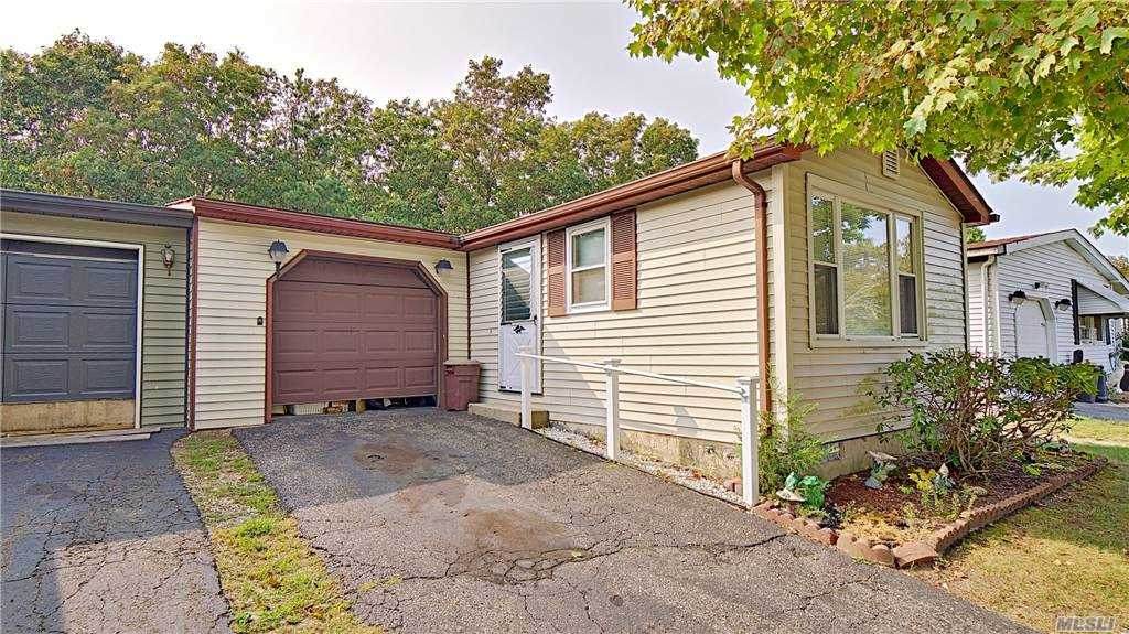 115 Village Circle Circle - Photo 1
