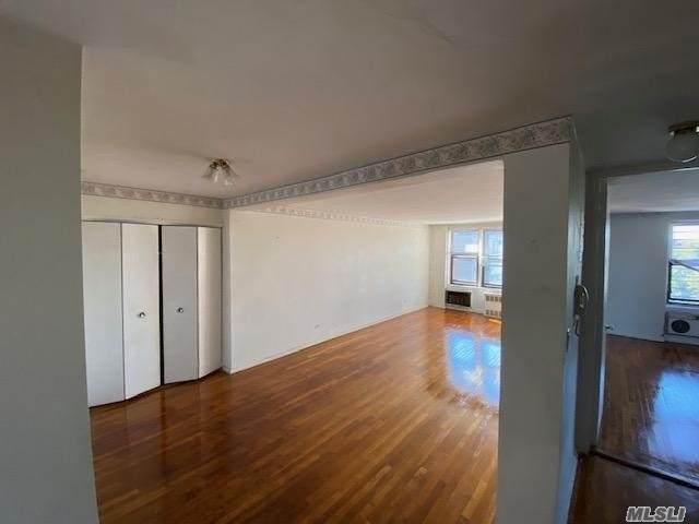 35-20 Leverich St - Photo 1