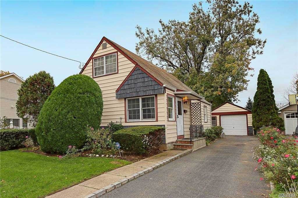 4 Garden Avenue - Photo 1