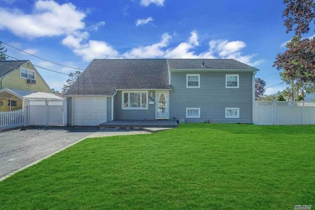 958 Ontario Ave - Photo 1