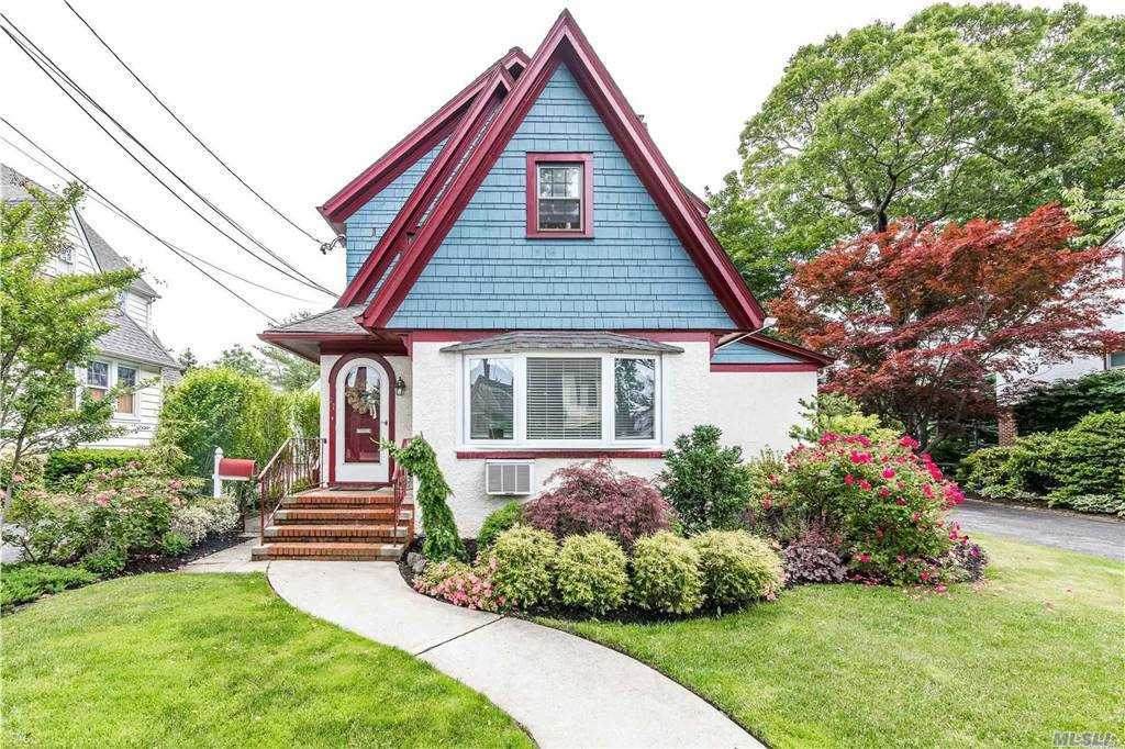 37 Hawthorne St - Photo 1